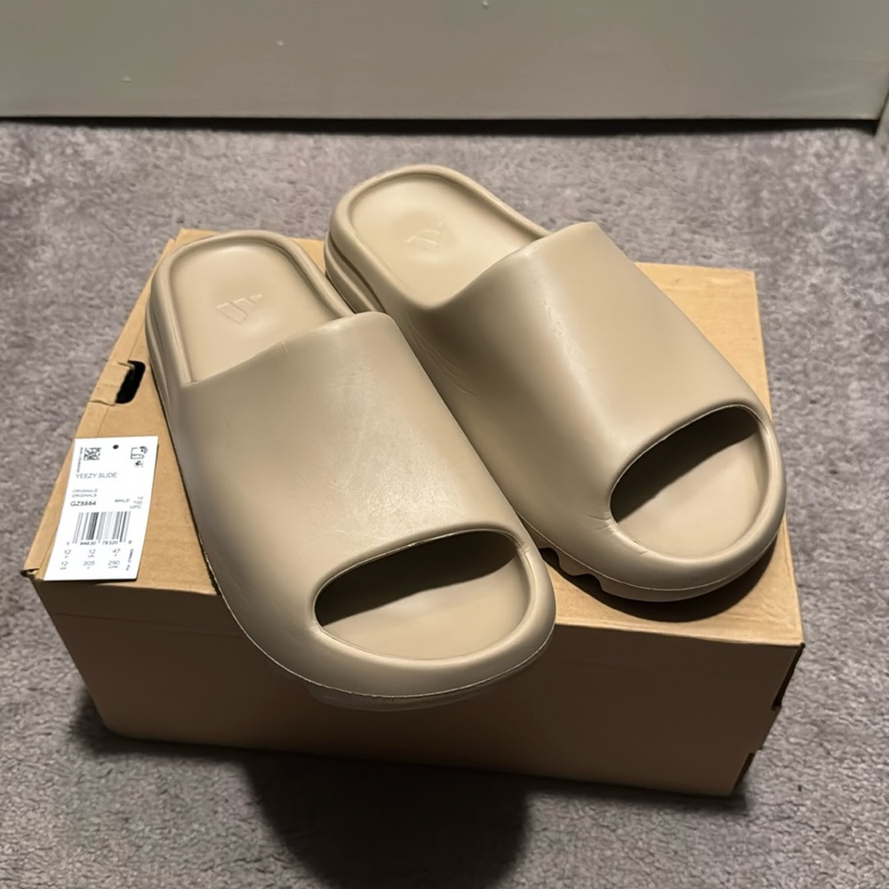 Adidas Yeezy slide